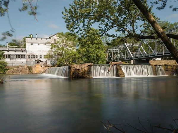 Parking lot sweeping service in Ozark MO for commercial property