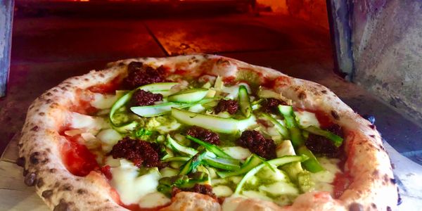 Mondos pizza deals