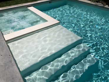 Swimming pool Baja entrance w/white plaster.