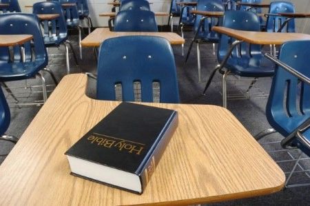 Ateo pide que se elimine la Biblia de las escuelas de Florida
