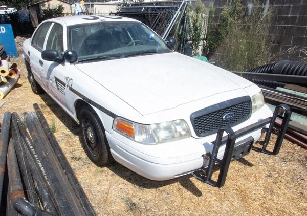 2004 Ford Crown Victoria 