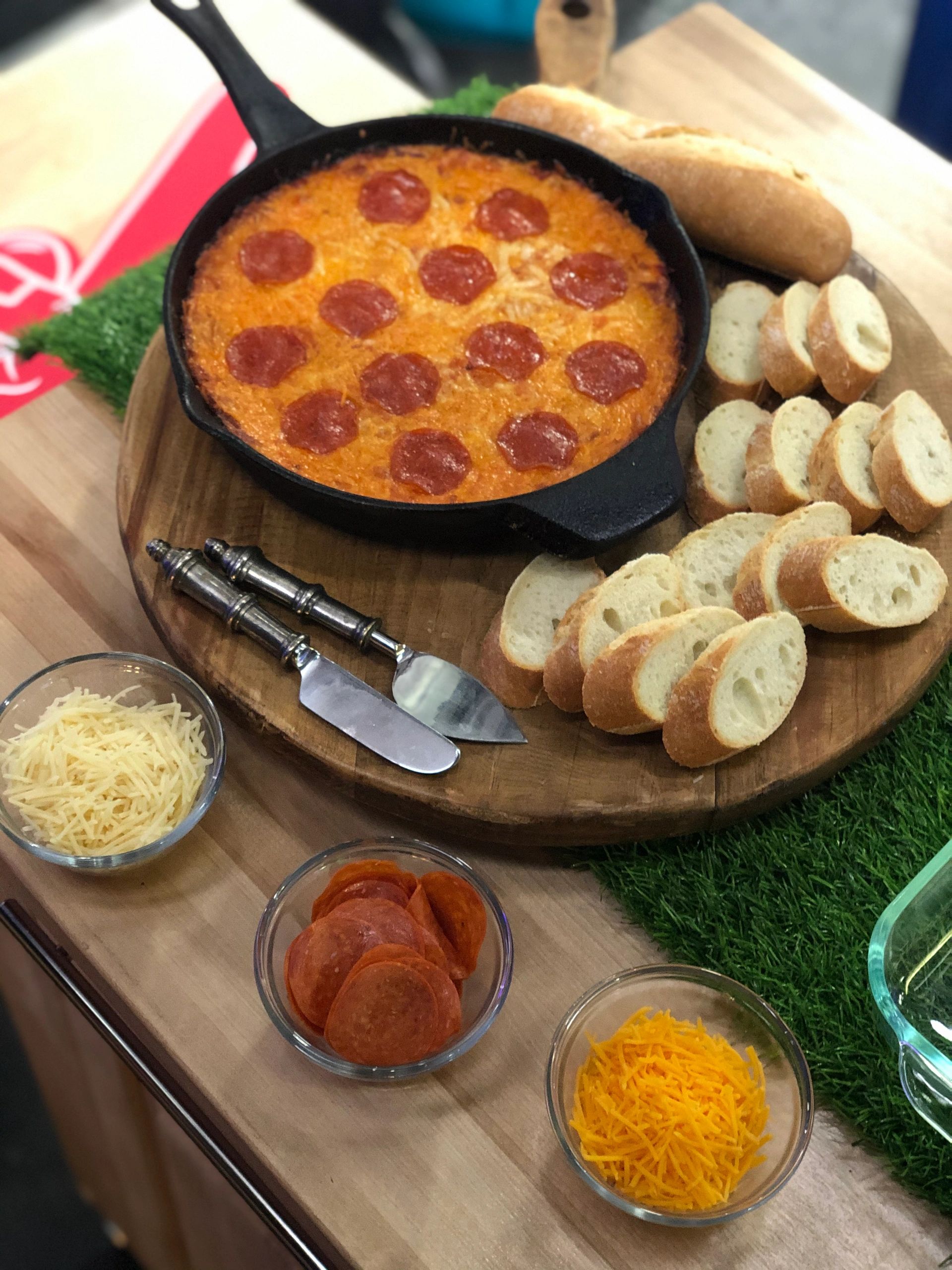 The Busy Moms' Recipe Box: White Pizza Dip