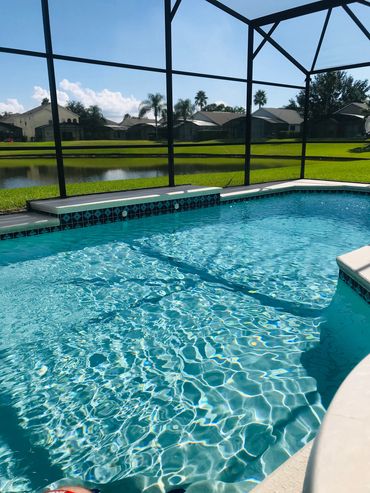 Florida Vacation Villa. The fully enclosed 30 foot heated pool over looks the beautiful lake. 