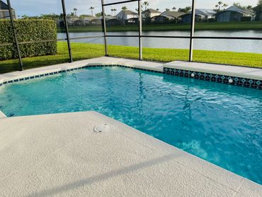 Florida Vacation Villa. The fully enclosed 30 foot heated pool over looks the beautiful lake. 
