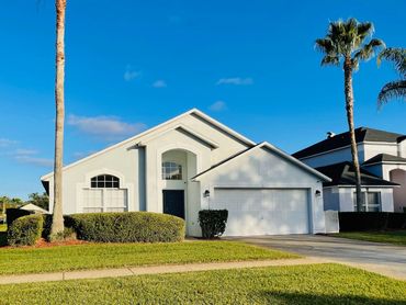 Florida Vacation Rental Villa. Spacious open plan 5 bedroom, 3 bathroom, 2 seating areas villa.