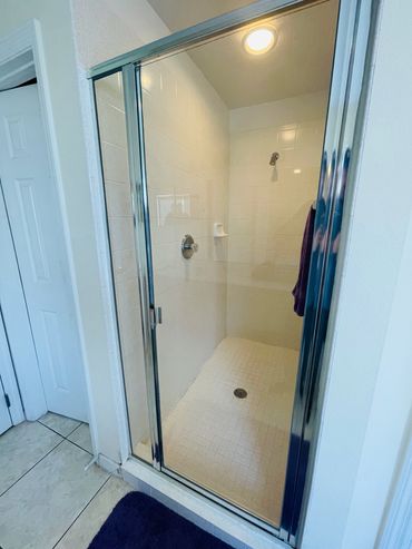 Florida Vacation Villa. Master en-suite walk-in shower.