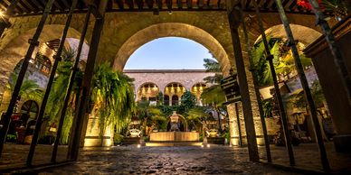 Acceso al patio ptincipal del Hotel de la Soledad. en la ciudad de Morelia Michoacán.
Hotel diseñado por Juan Carlos Doce
Galardonado como uno de los mejores hoteles de México y del mundo en los Conde Nast Reader´s Choice