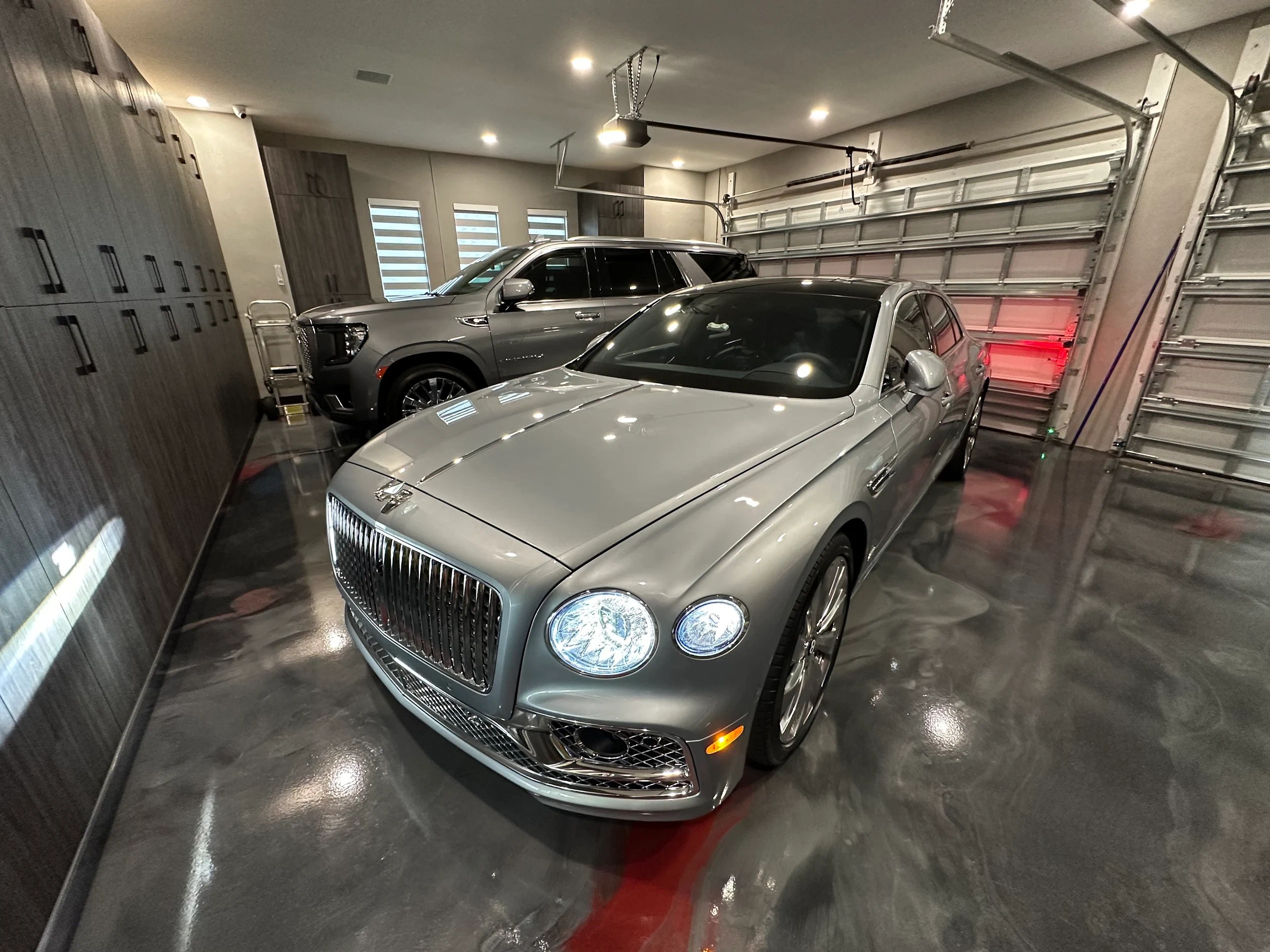 Festive green New Year 2018 closure notice with sparkling Christmas tree design.