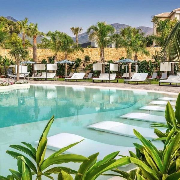 5 star yoga holiday venue with pool