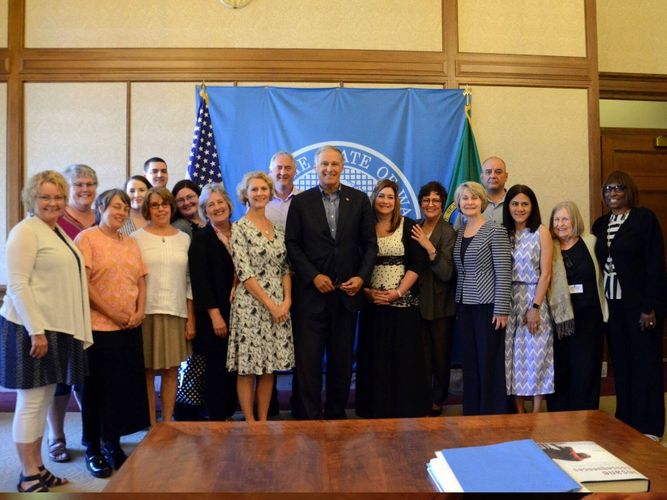 Governor Jay Inslee of Washington State with a group of 17 MOMI supporters