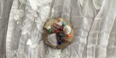 A beach-inspired round key keeper