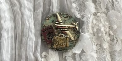A travel-inspired round key keeper