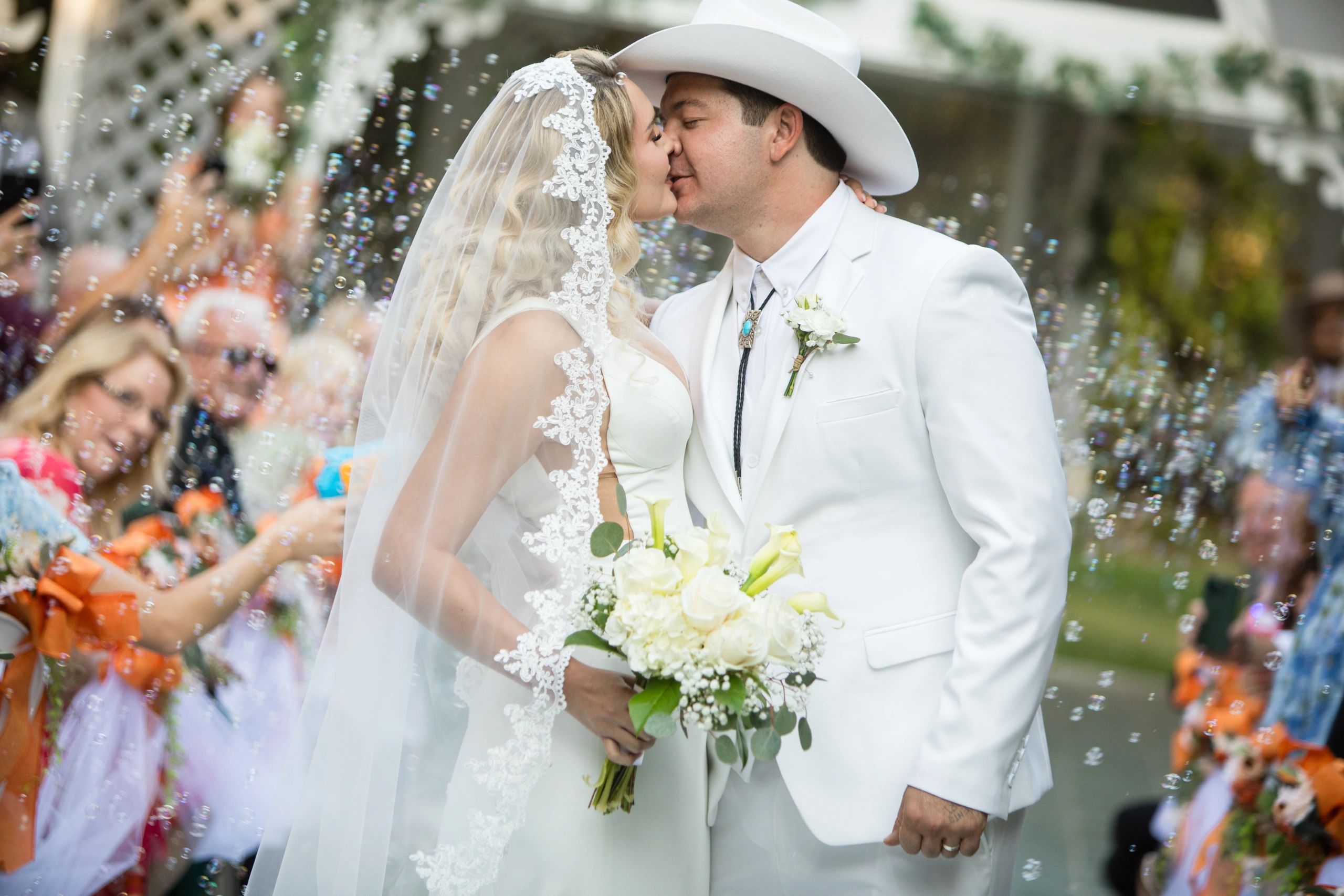 The Newlyweds Celebrated Through a Wild Hailstorm on Their Wedding Day at  Villa Balbiano - Over The Moon, image size:2560x1707