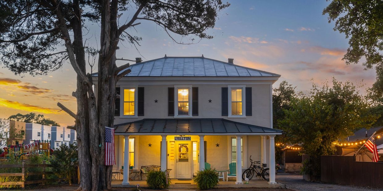 Charming waterfront vacation rental in Colonial Beach, VA—your ideal coastal escape awaits!