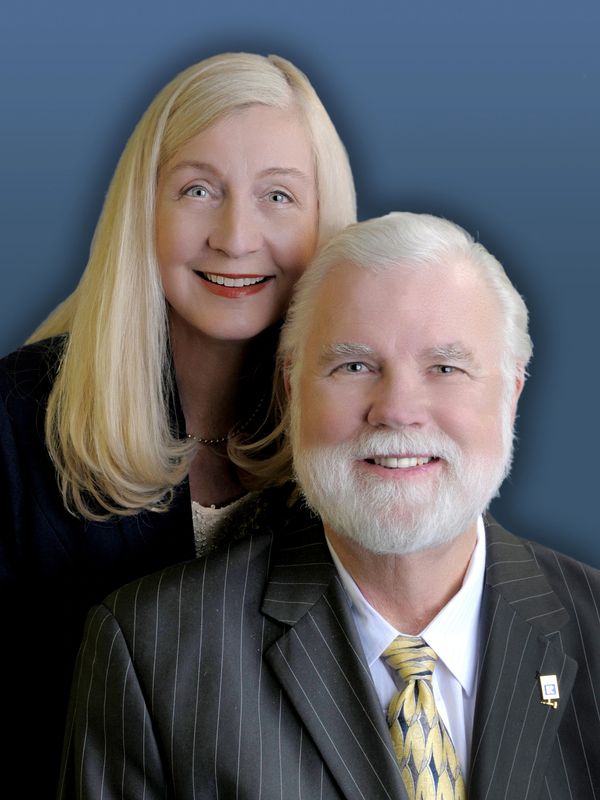 Levi's DRE #606175
Gail's DRE #931982