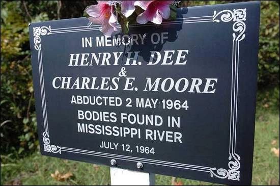 Gravemarker for Henry H. Dee and Chalres E. Moore, 1964