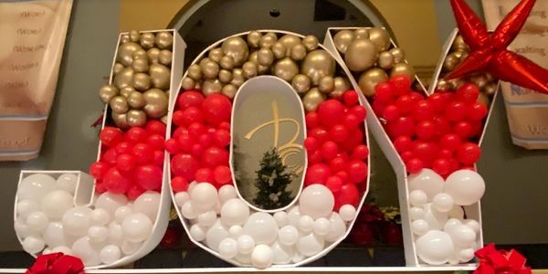 Christmas balloon decor, JOY, mosaic, balloon decor
