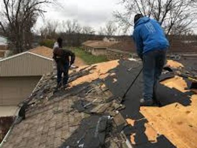 Roofing contractor working on roof repair in Bluffton, Ohio