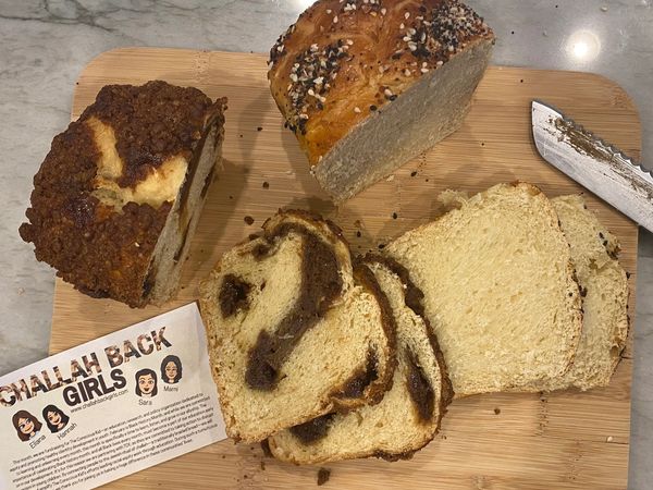 LA Bakers Donate Hundreds of Bread Loaves to Charities