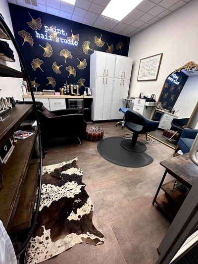 Cozy hair studio with stylish decor and modern furnishings.