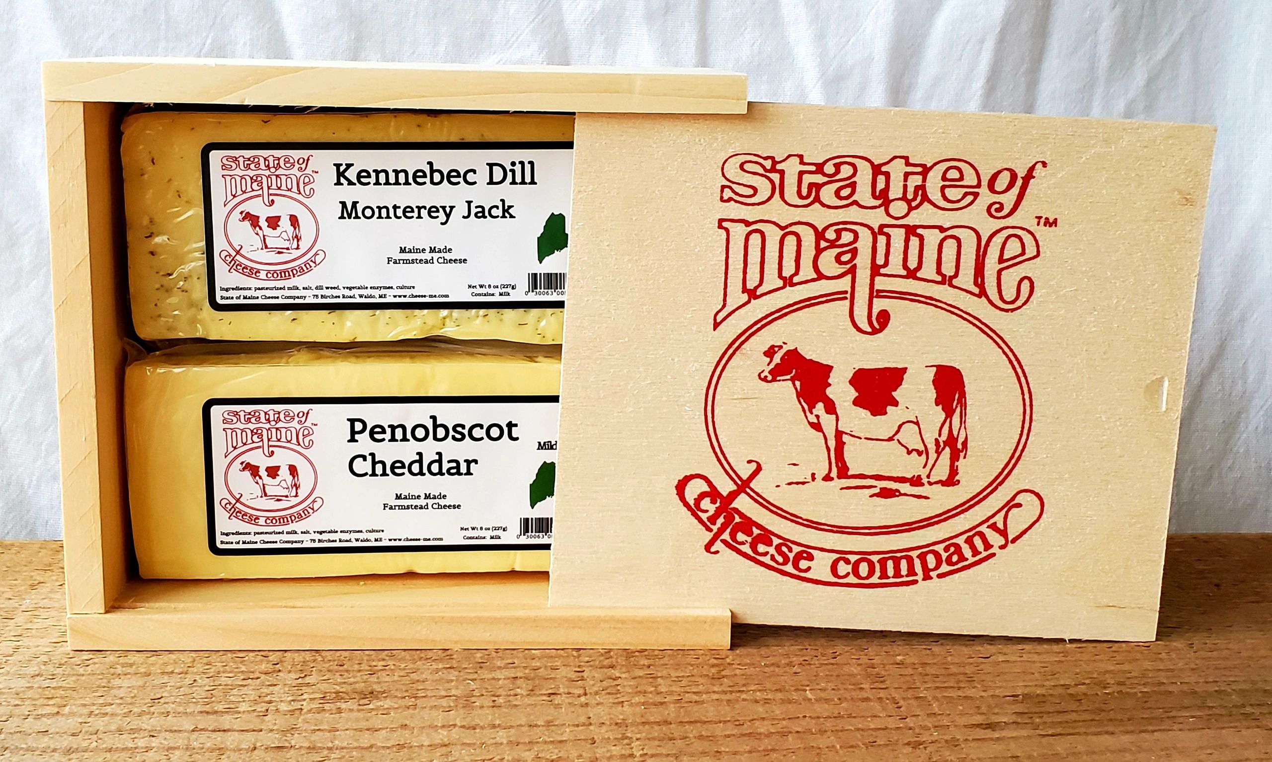 Our classic slide top cheese gift box can be customized with your business logo.