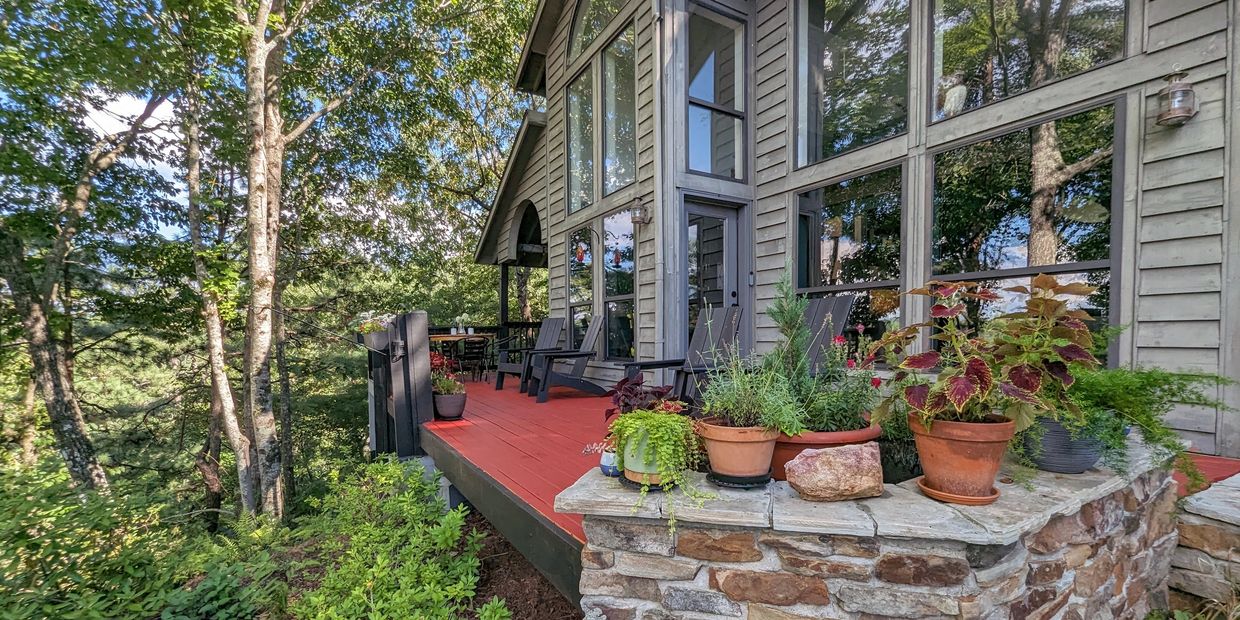 modern mountain house cabin porch