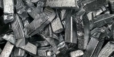 Aluminum metal in a pile 