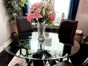 Beautiful glass table after reccuring cleaning services