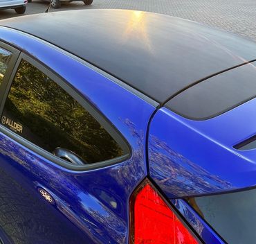 Ford Fiesta ST180 with Avery Dennison Carbon Fibre roof wrap