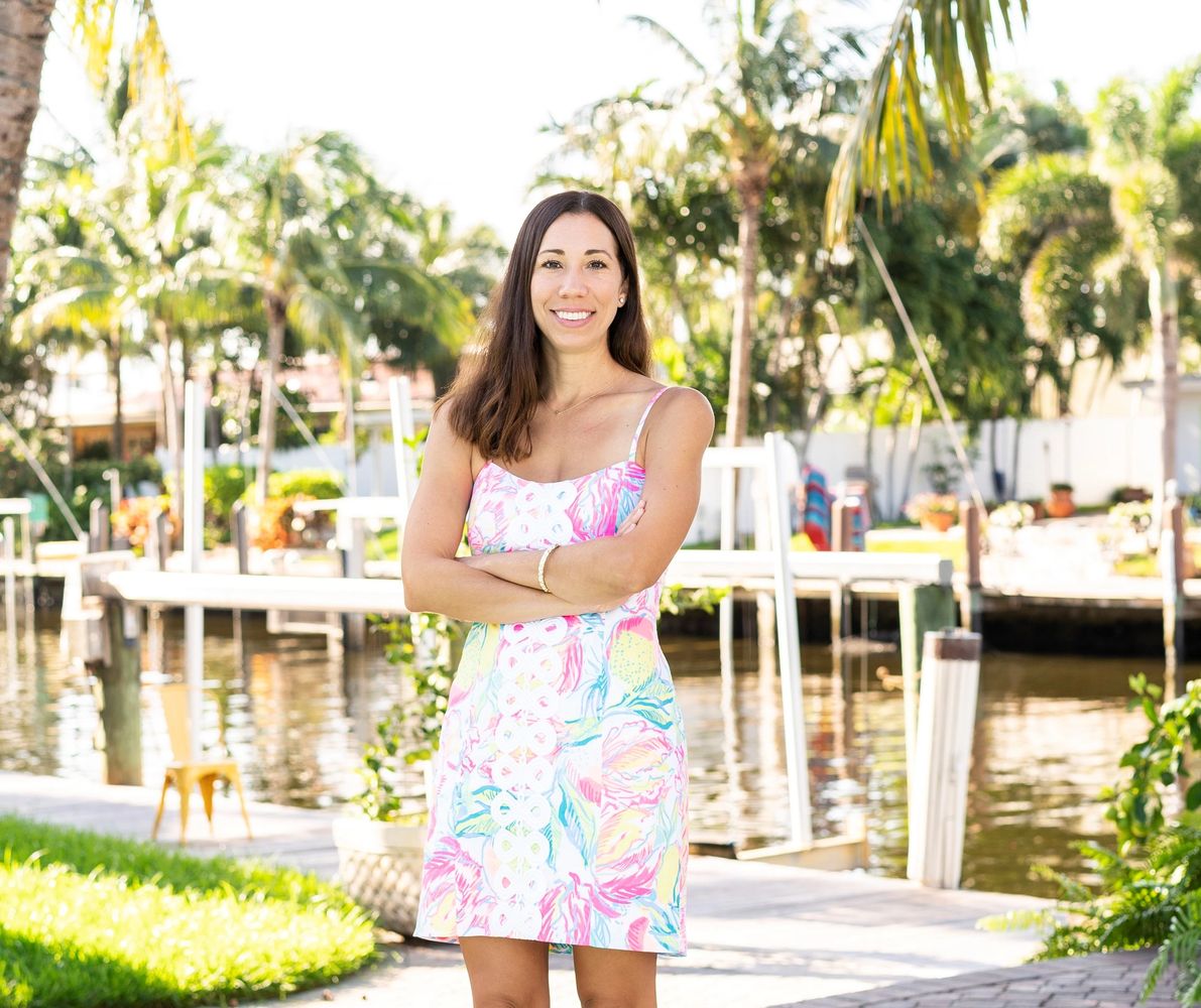 Casey Olsher is a South Florida social 
media marketer, copywriter, and content marketer.