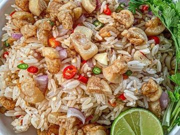 Spicy rice with pork cracklings, chili, onions, lime, and cilantro.