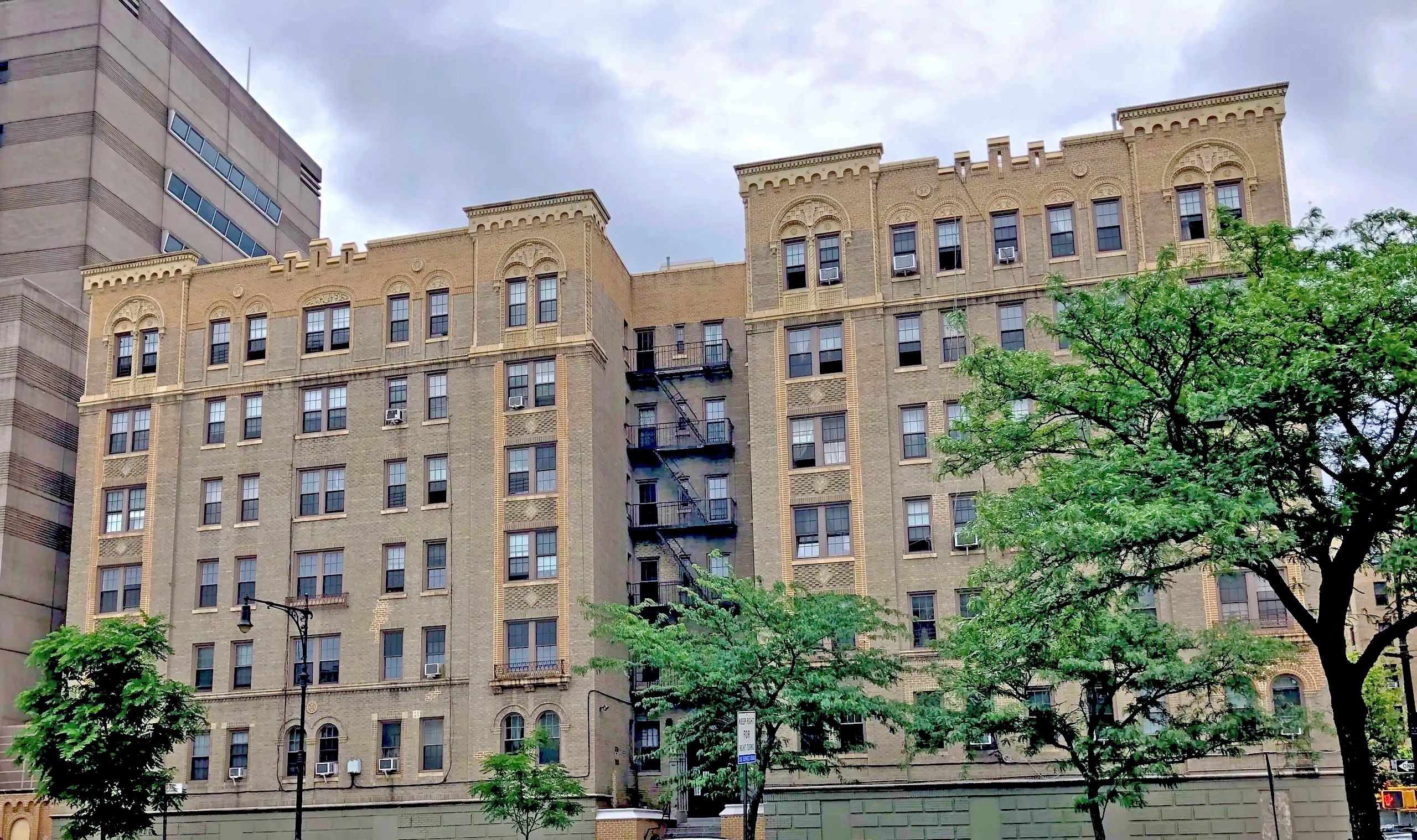 1100 Grand Concourse is a co-operative apartment building located in the Bronx neighborhood NYC.