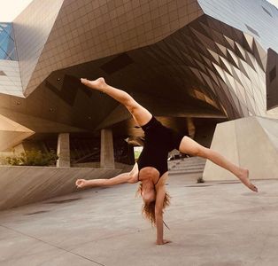 Handstand équilibre bananeira capoeira cirque 