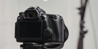 Back view of a DSLR camera on a tripod.