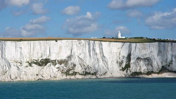 White cliffs of Dover.South Foreland Lighthouse. dover-tours.com