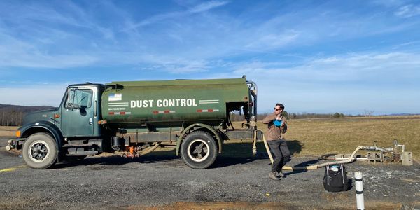 Dusty with the dust control disc golf shot in Loudon County, perfect form