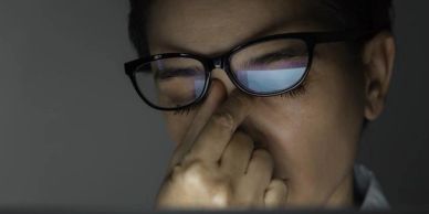 Digital screen use contributing to dry eyes, eye strain and discomfort.