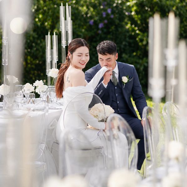 Bride and groom sharing an intimate moment during their elegant Chinese wedding reception in Southern California, Irvine. 