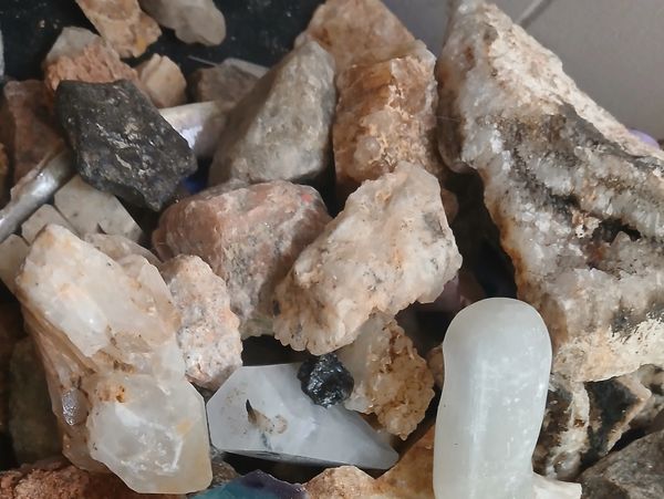 Mixture of Crystals & Healing Stones 