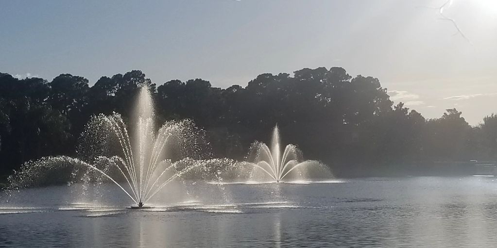 CWS 2hp - 5hp Commercial Tri - Tier Lake Fountain.

Best option for Developers and Hoa's with Small 