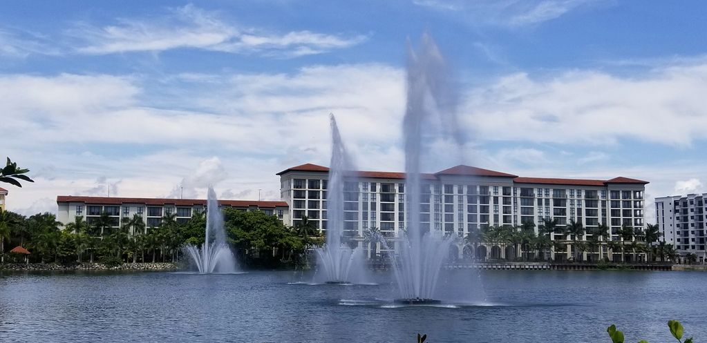 CWS 50 hp Collasal Ring - Jet Lake Fountain
90 feet height
25 feet ring jet width 