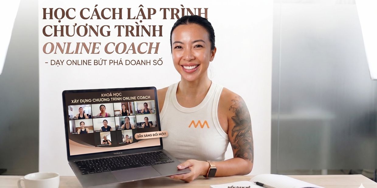 A smiling woman promoting an online programming coaching course on her laptop.