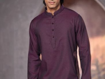 Man wearing a purple kurta with buttons.