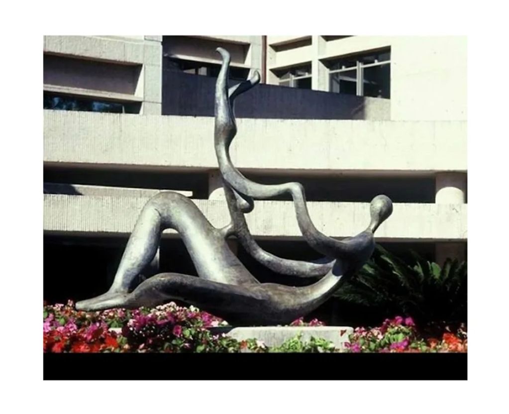 Kaiser Permanente Moanalua Medical Center in Honolulu, Oahu 
Bronze sculpture by Henry Bianchini
