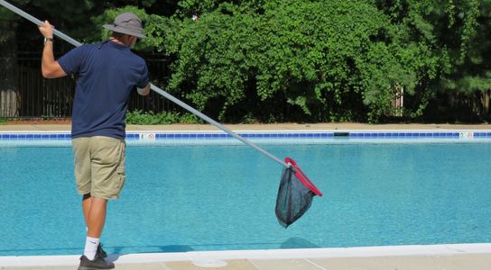 Cleaning pool services
