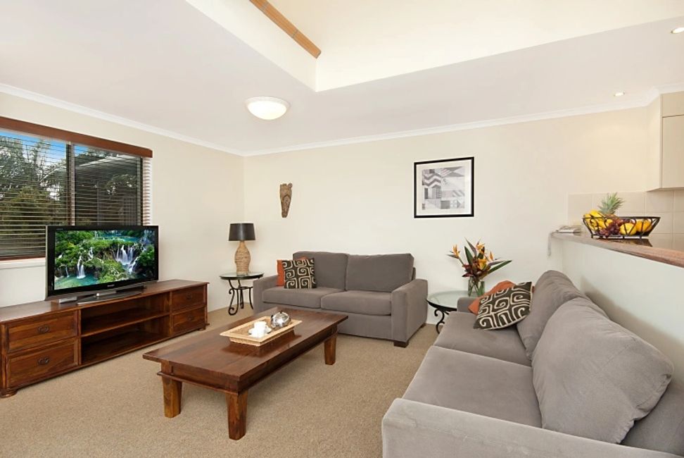 Solaris Byron Bay Apartment 6, open plan living and dining