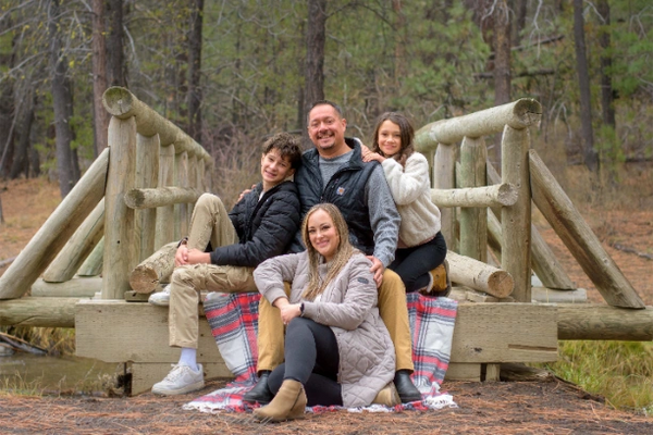 Family Photography in La Pine, Oregon.
Family Photographer
Wonderful Family Sitting on a Bridge 