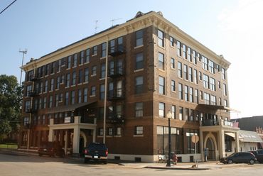 Vintage photo of The Redlands Hotel in downtown Palestine, Texas