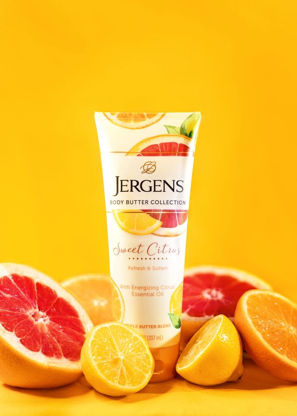 Minimalist skincare product photography in Oroville, California. Lifestyle product photographer.