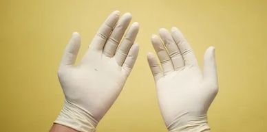Los guantes de nitrilo se han convertido en una opción popular para garantizar una protección.
